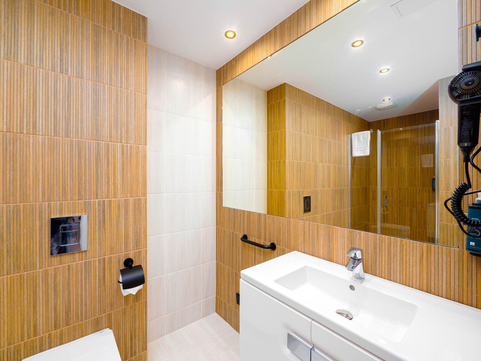 Bathroom 5, Resort Krol Plaza Spa & Wellness, Sławno