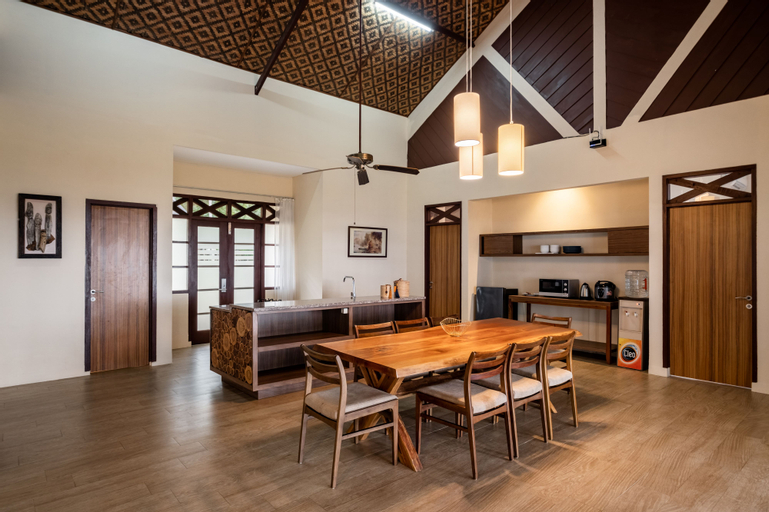 Dining Room 8