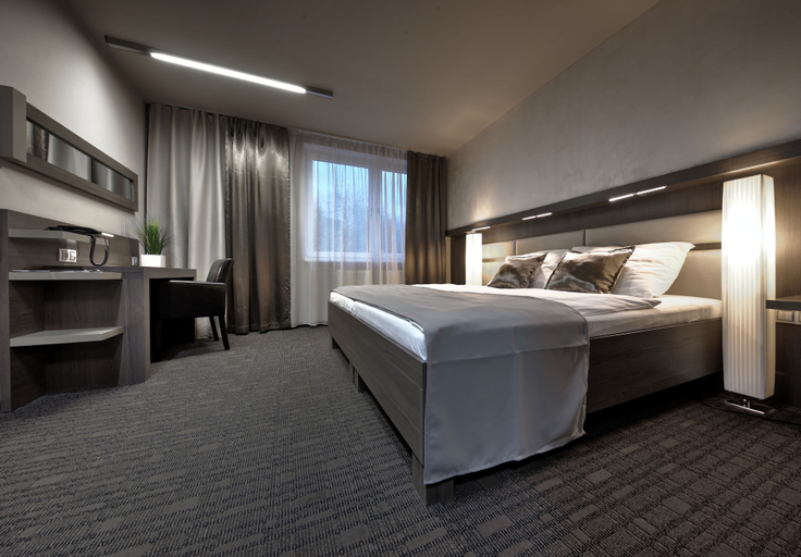 Bedroom 3, Volcano Spa Hotel, Praha 13