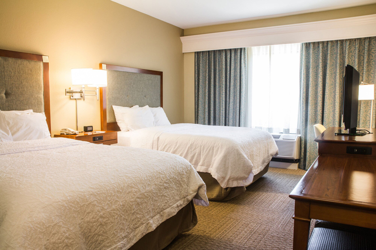 Bedroom 2, Hampton Inn Charleston - Daniel Island, Berkeley