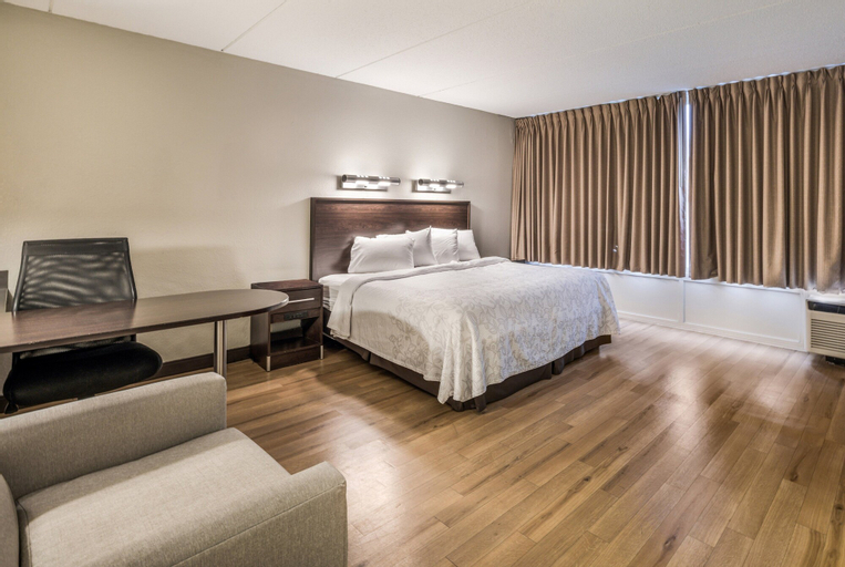 Bedroom 24