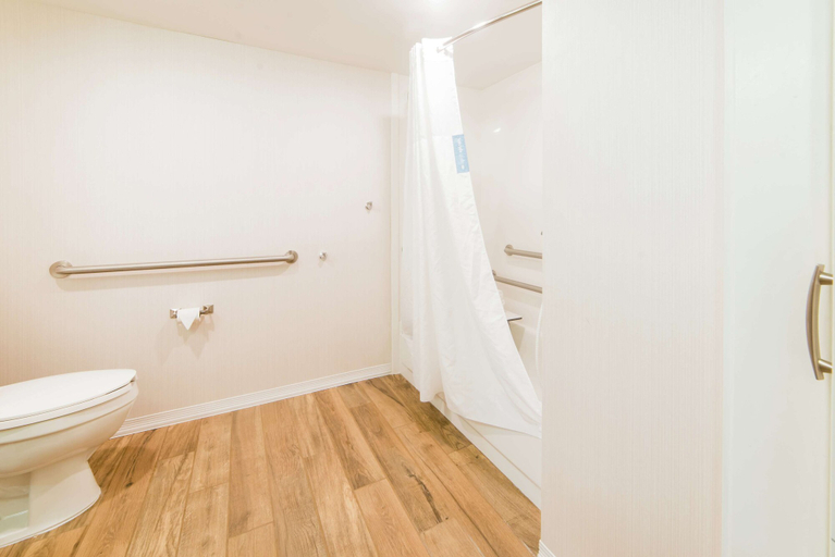 Bathroom 4, Hampton Inn Caryville-I-75/Cove Lake-State Park, Campbell