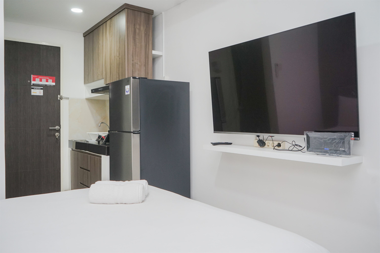 Others 2, Modern Studio with Cozy Design Serpong Garden Apartment By Travelio, Tangerang