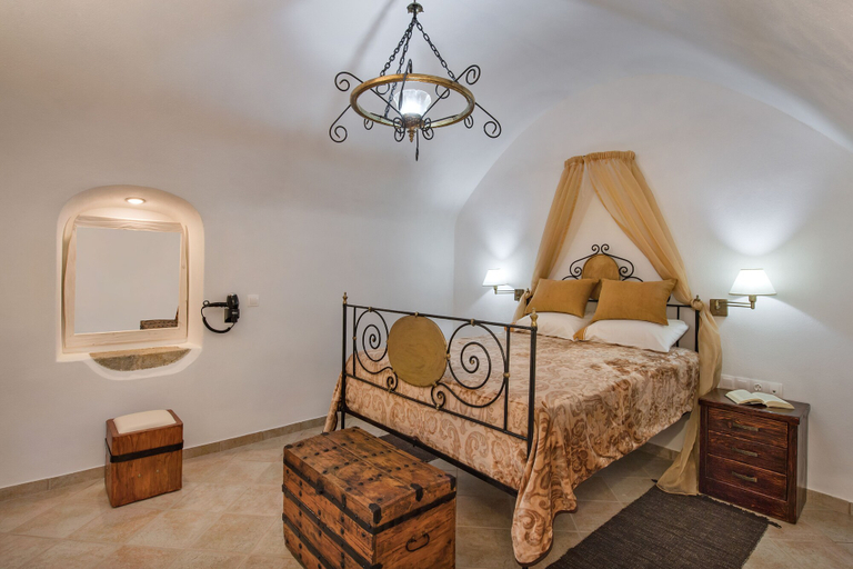 Bedroom 2, Kokos Traditional Houses, South Aegean