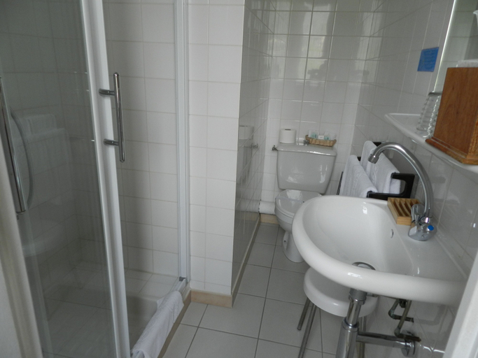 Bathroom 4, Grand Hotel Moriaz, Var