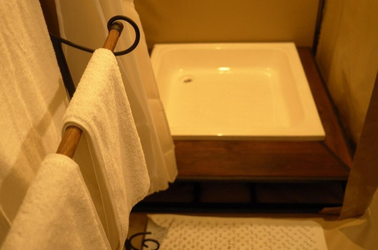 Bathroom 4, Osinon Camps & Lodges, Serengeti