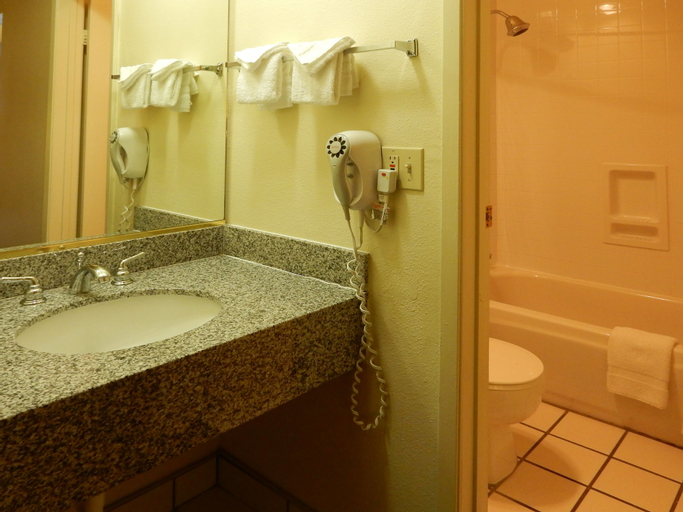 Bathroom 10