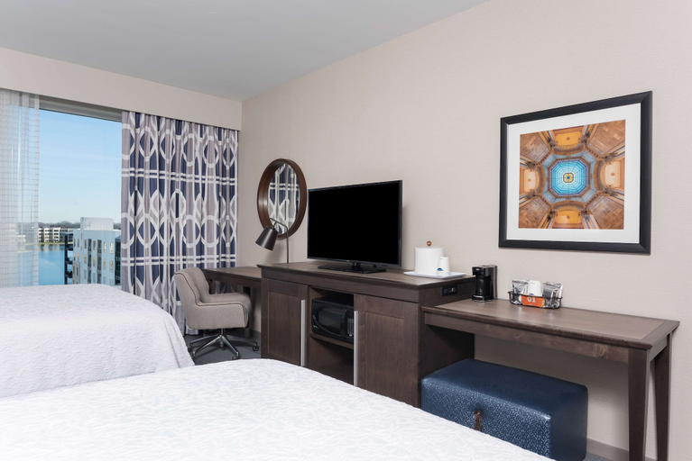 Bedroom 3, Hampton Inn & Suites Indianapolis-Keystone, Marion