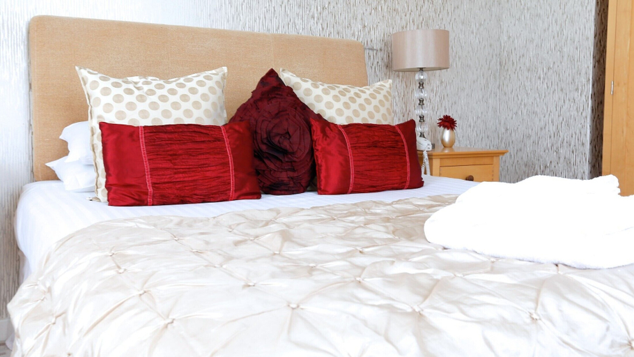 Bedroom 2, The Ashburnham Hotel, Carmarthenshire