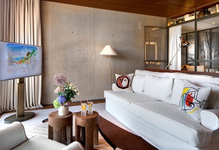 Bedroom 3, Lily of the Valley, Var