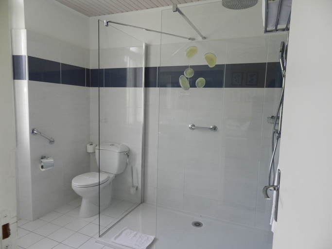 Bathroom 4, Grand Hotel Moriaz, Var