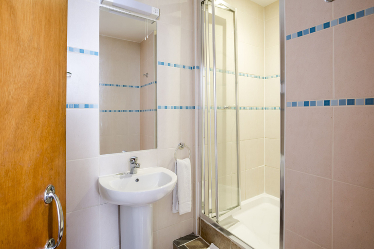Bathroom 4, St Athans Hotel, London