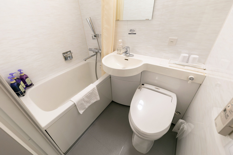 Bathroom 26