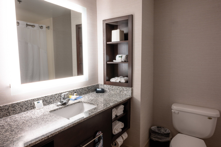 Bathroom 16