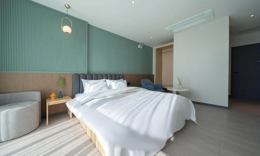 Bedroom 3, Brown Dot Geobuksum, Siheung