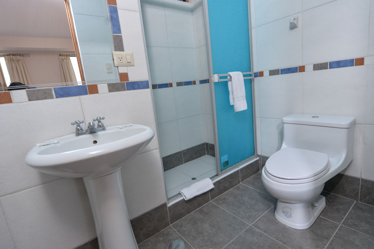 Bathroom 3, Atlantis Hostal, Cusco