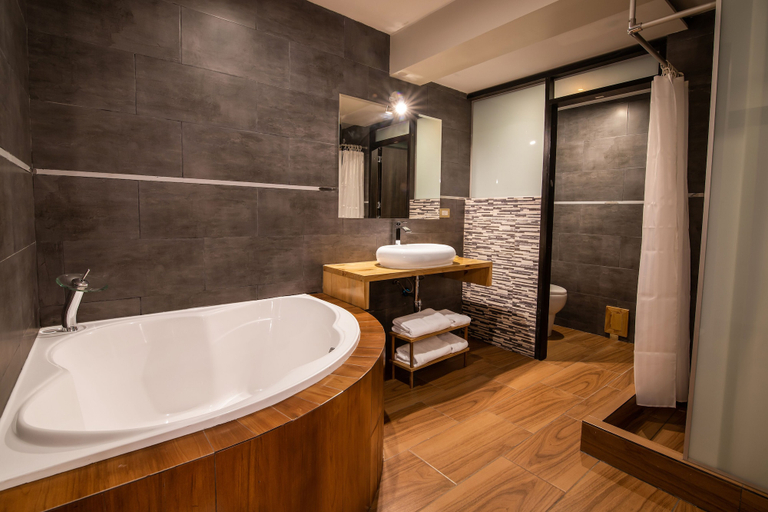 Bathroom 4, Polo Santa Monica, Cusco