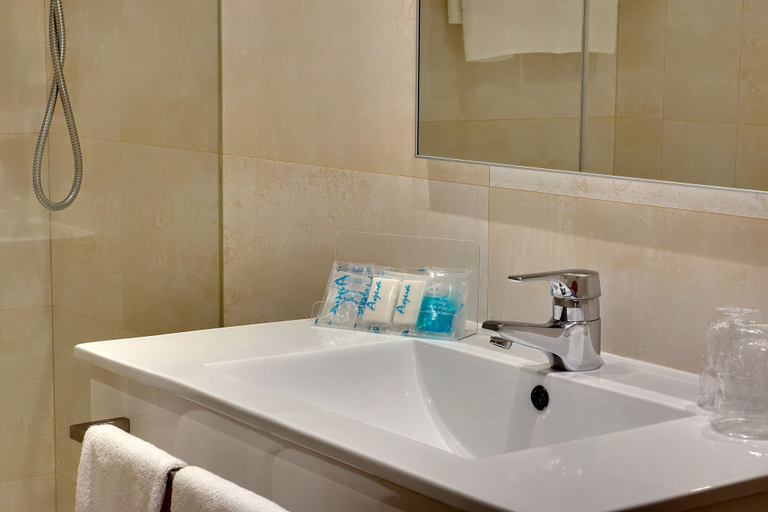 Bathroom 5, Hotel Alba, Vila Real de Santo António