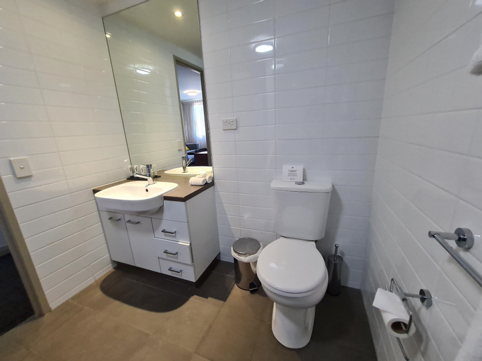 Bathroom 10