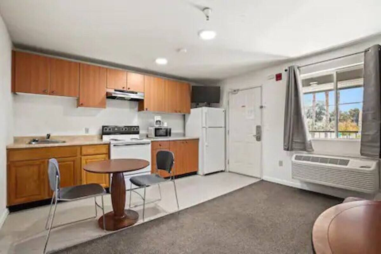 Dining Room 16