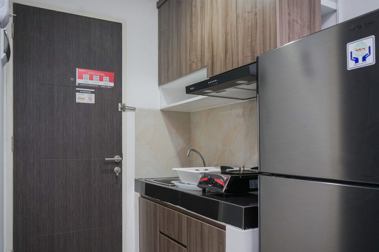 Others 4, Modern Studio with Cozy Design Serpong Garden Apartment By Travelio, Tangerang