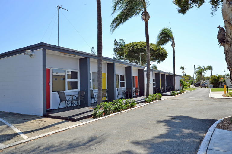 Exterior 8