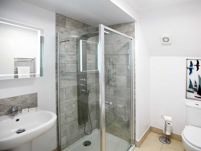 Bathroom 3, Austen's Luxury Apartments, Torbay