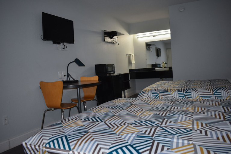 Bedroom 2, Motel 6 - OSU N, Franklin