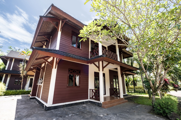 Exterior & Views 13