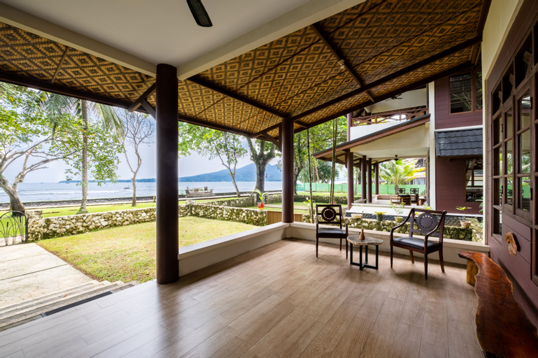 Exterior & Views 29