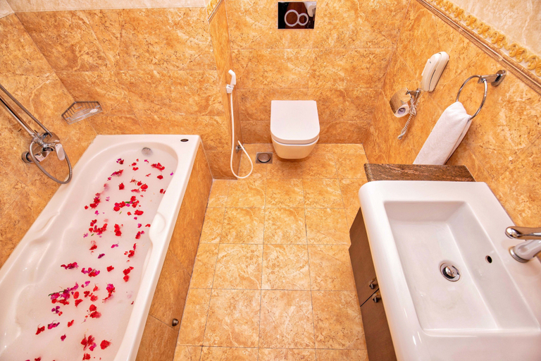 Bathroom 4, Da Yatra Courtyard Hotel & Resort, Gandaki