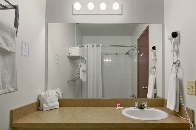 Bathroom 4, Super 8 by Wyndham Yellowknife, Fort Smith