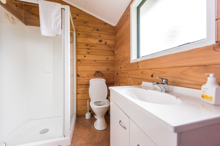 Bathroom 3, Off The Beaten Trail Accommodation & Bike Tours, Tasman