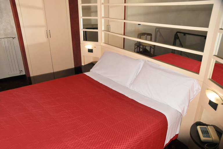 Bedroom 3, Hotel Amadeus, Torino