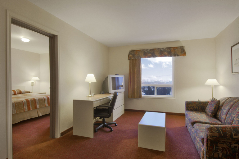 Bedroom 3, Super 8 by Wyndham Yellowknife, Fort Smith