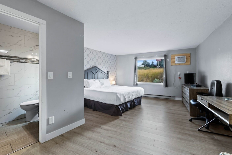 Bedroom 2, The Vista Inn, Thompson-Nicola