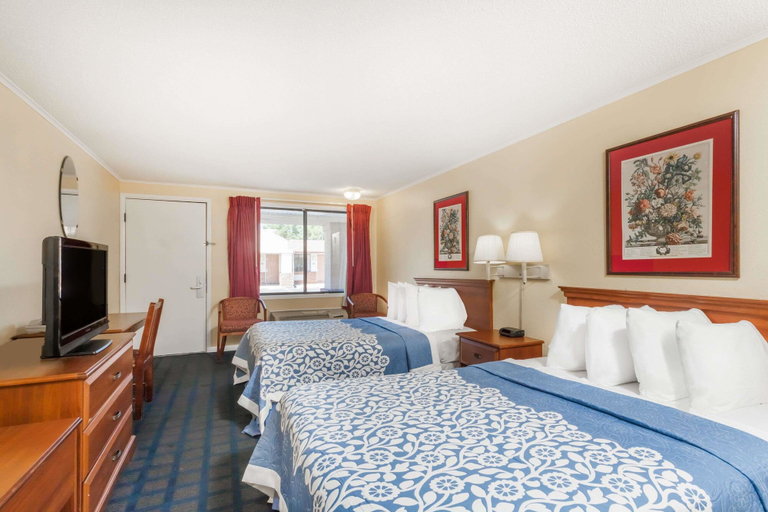 Bedroom 3, Days Inn by Wyndham Dover Downtown, Kent