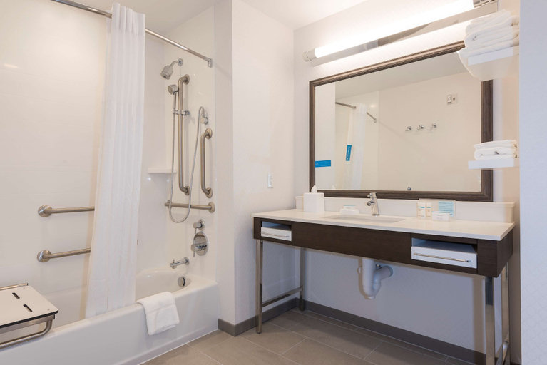 Bathroom 4, Hampton Inn & Suites Indianapolis-Keystone, Marion