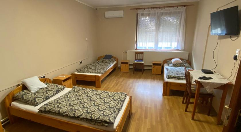 Bedroom 2, Panda Vendegszallas, Jászberény