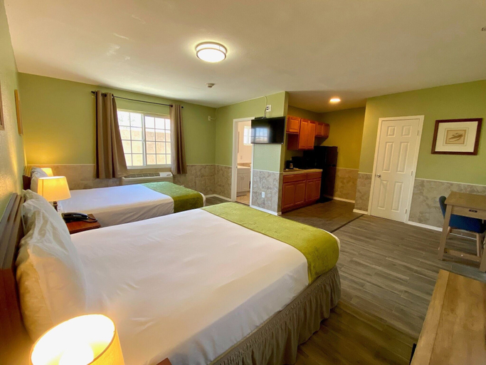 Bedroom 2, Europa Inn & Suites, Riverside