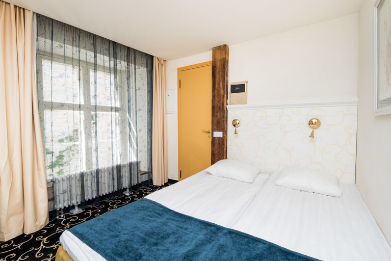Bedroom 3, Meriton Old Town Garden Hotel, Tallinn