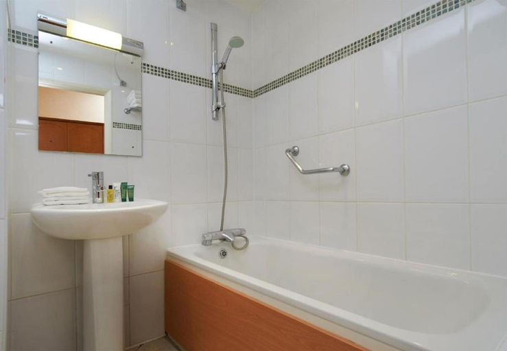 Bathroom 5, Avisford Park Hotel, West Sussex