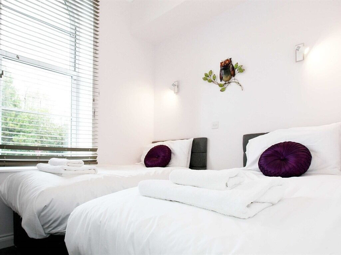 Bedroom 2, Austen's Luxury Apartments, Torbay