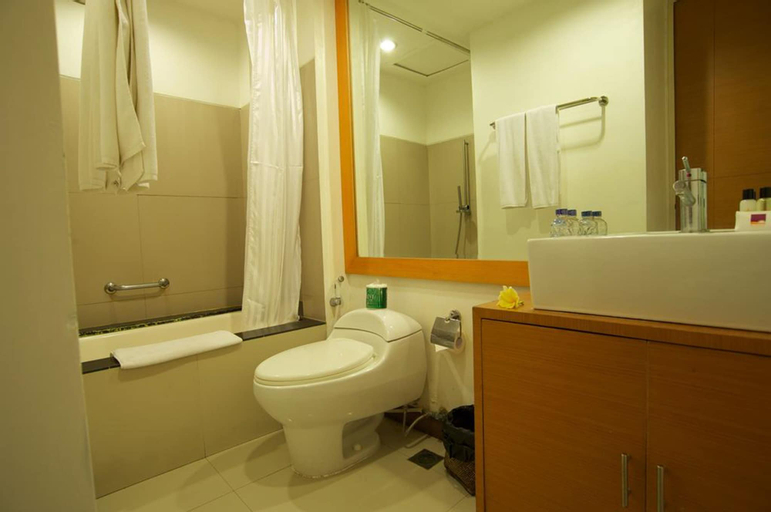 Bathroom 7