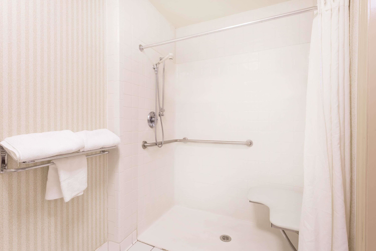 Bathroom 4, Super 8 by Wyndham Macon West, Bibb