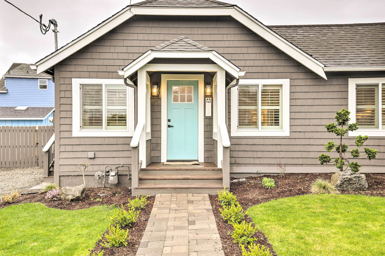 Exterior & Views 2, Chic Lincoln City Retreat on Oregon Coast, Lincoln