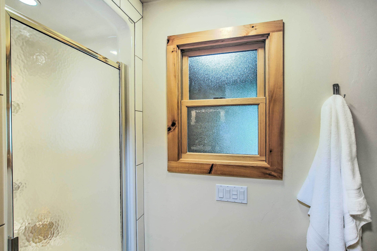 Bathroom 3, Idyllic Sturgeon Bay Cabin w/ Fire Pit + View, Door