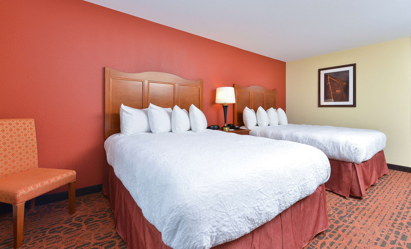 Bedroom 3, Hampton Inn Clinton, IA, Clinton