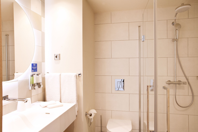 Bathroom 4, Hampton by Hilton Vienna Messe, Wien