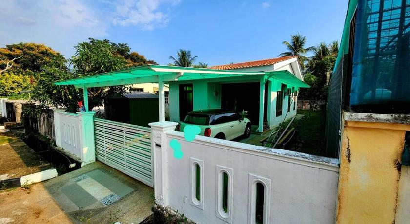 Small Green Bungalow in Balik Pulau, Barat Daya